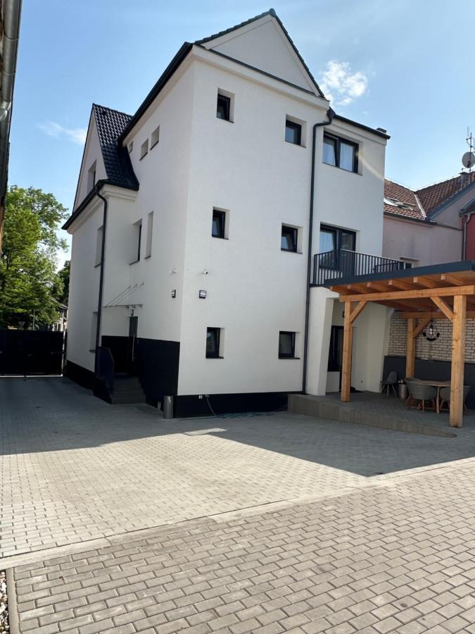 Apartament Rezidence Kbely - Free Parking Praga Zewnętrze zdjęcie